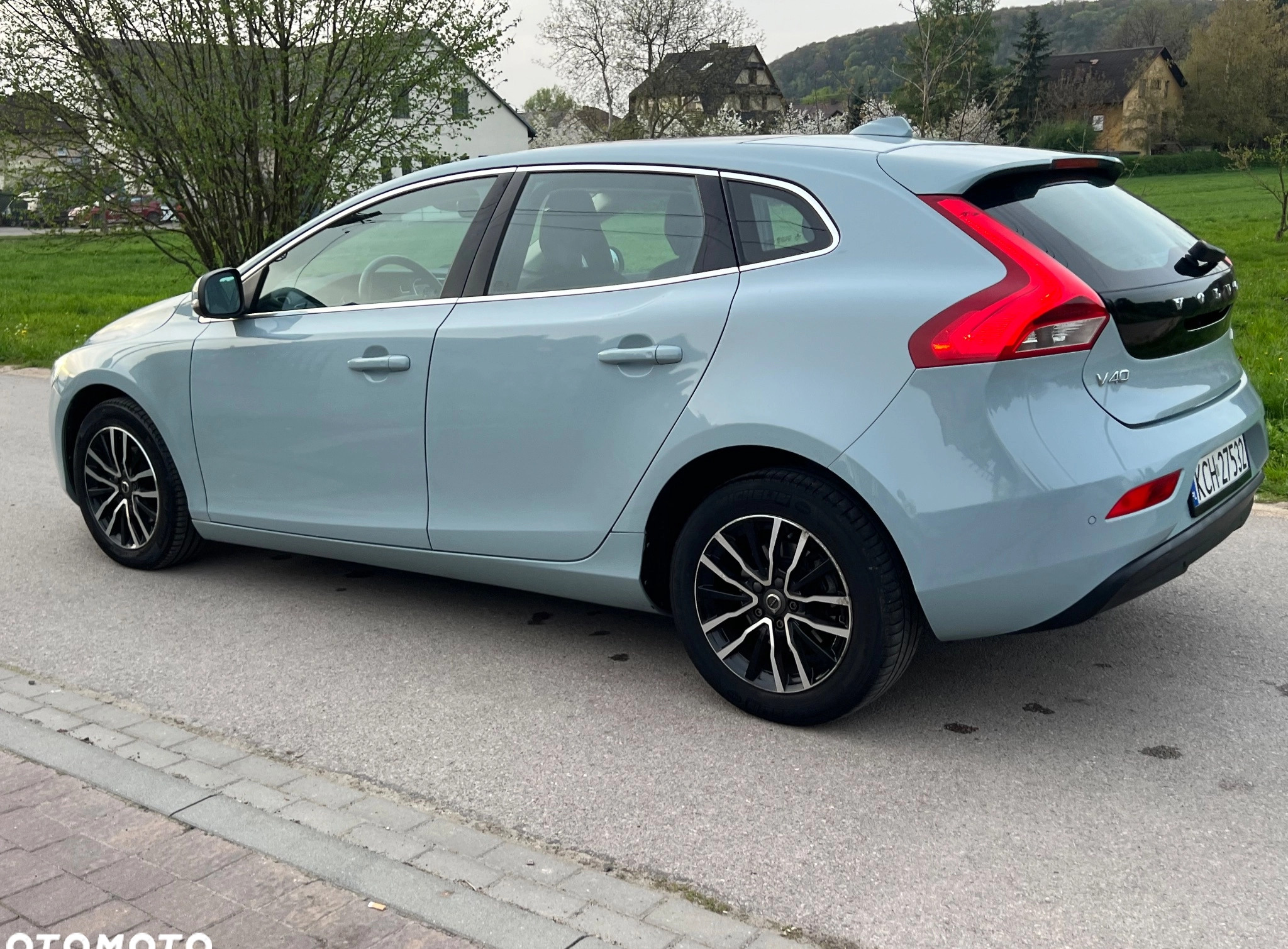 Volvo V40 cena 59900 przebieg: 165500, rok produkcji 2017 z Chrzanów małe 781